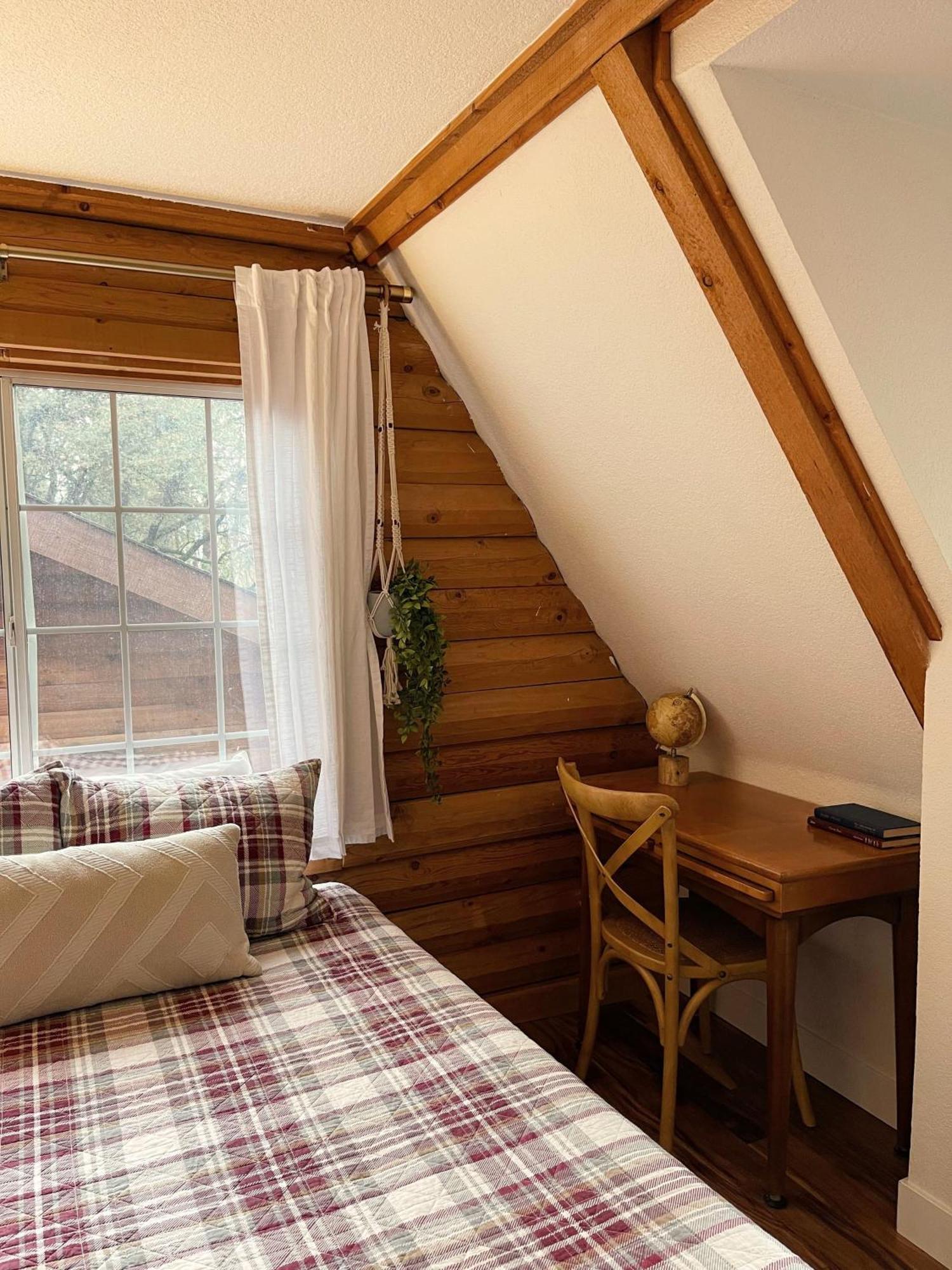Log W/ Pool, Spa, Game Room, Sleeps 20 * Coarsegold
