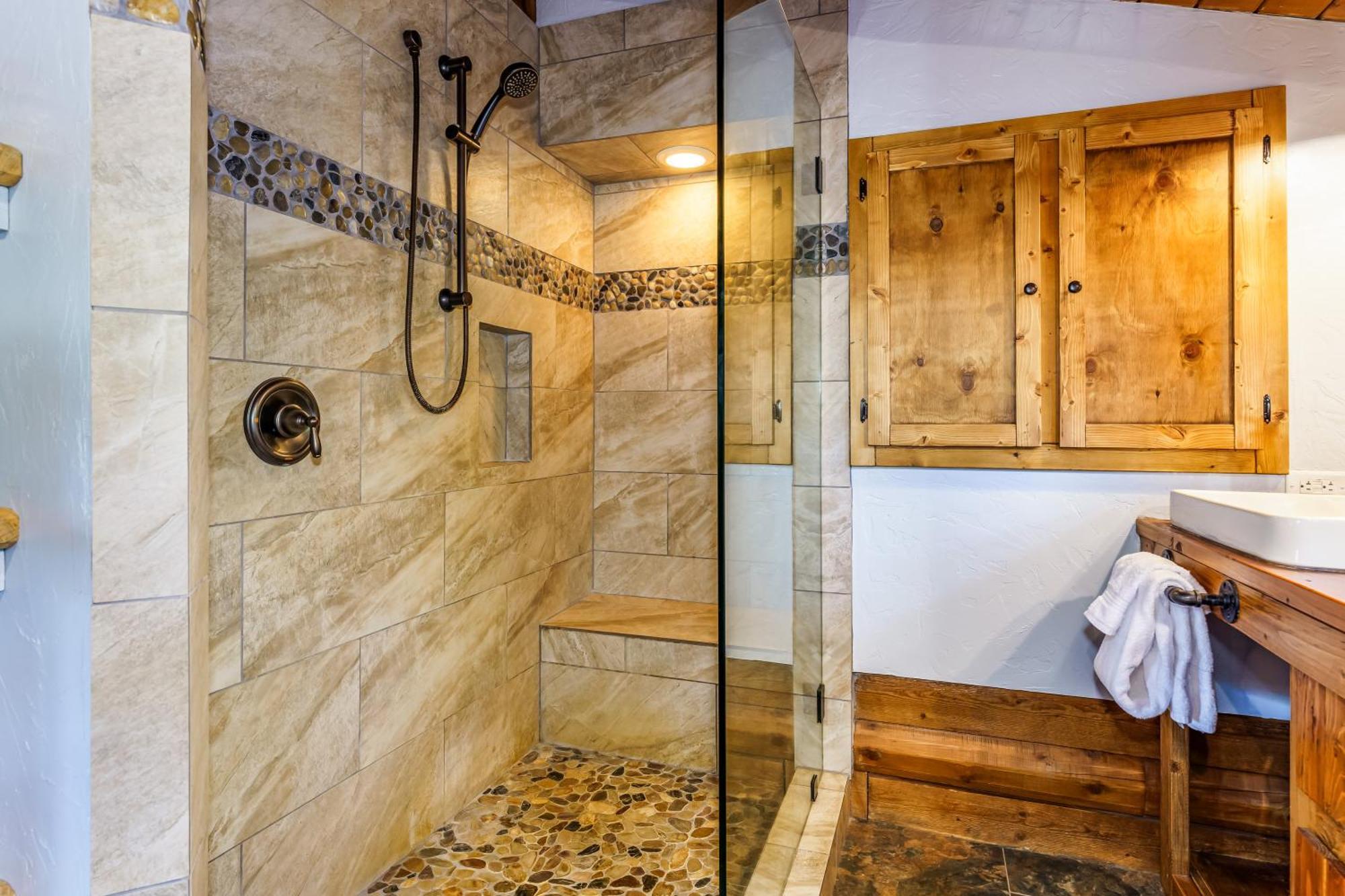 Log W/ Pool, Spa, Game Room, Sleeps 20 Coarsegold