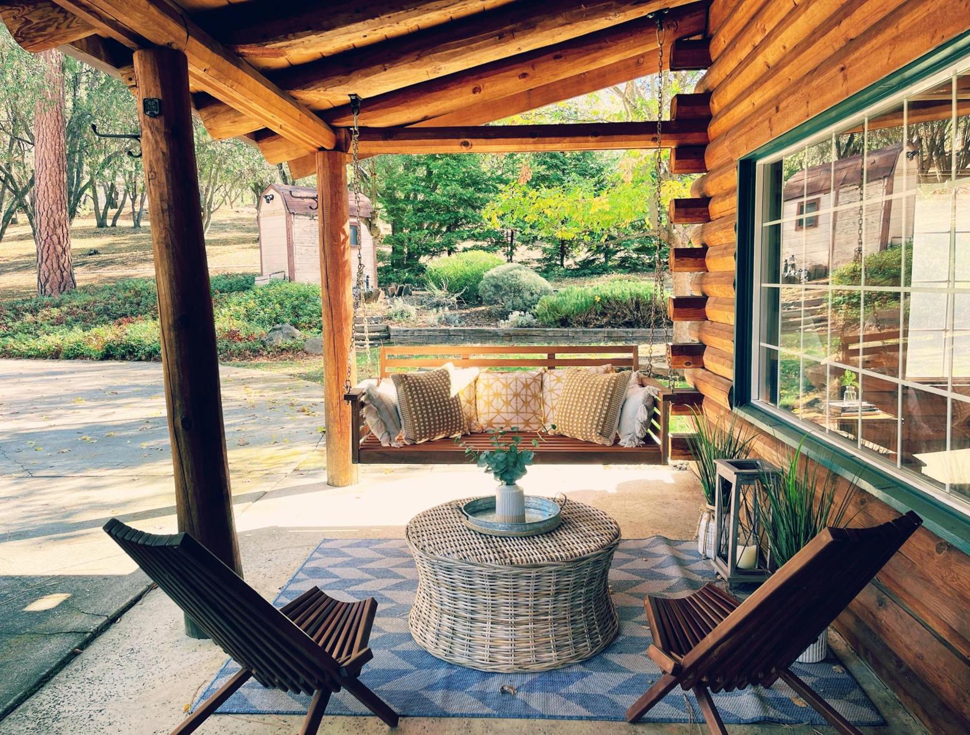 Holiday home Log W/ Pool, Spa, Game Room, Sleeps 20
