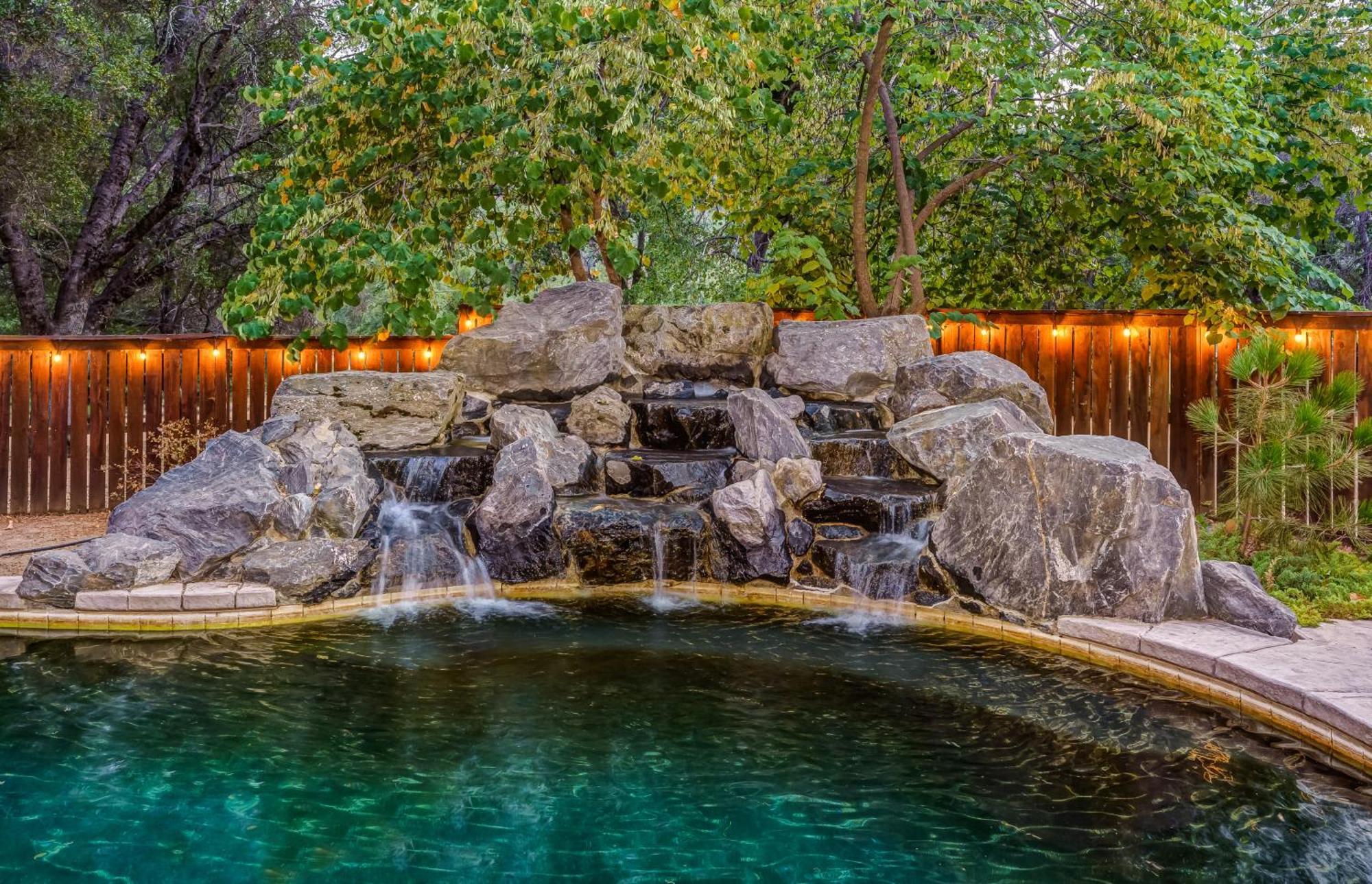 Log W/ Pool, Spa, Game Room, Sleeps 20 * Coarsegold
